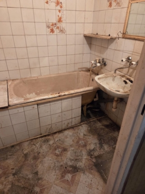 opróżnianie pomieszczeń Łódź. łazienka posprzątana